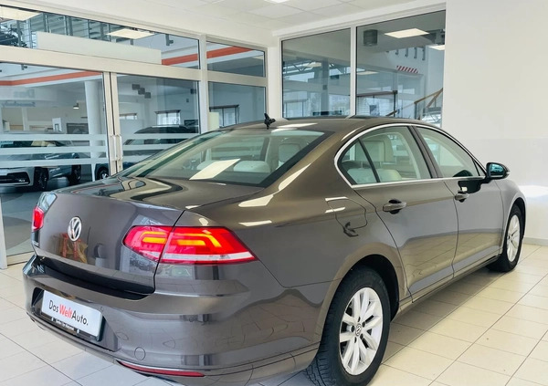 Volkswagen Passat cena 86900 przebieg: 99950, rok produkcji 2018 z Stargard małe 667